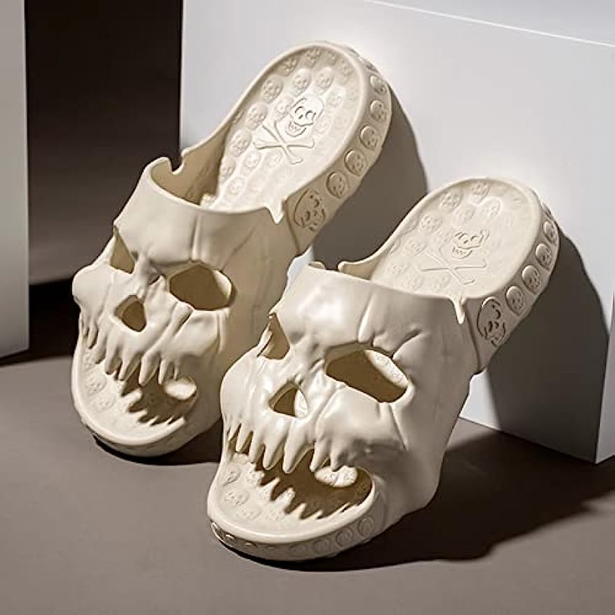 THATLILSHOP Skull Cloud Slippers