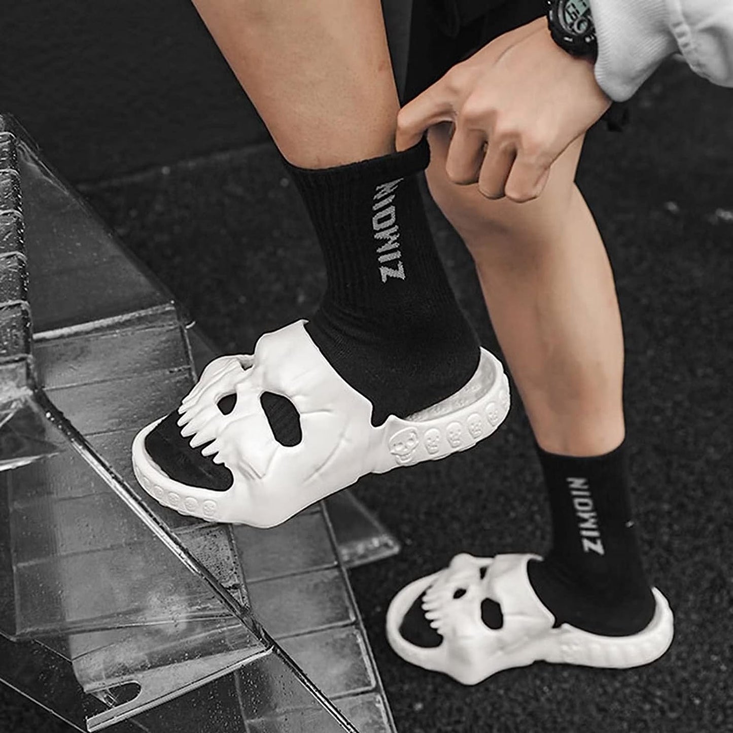 THATLILSHOP Skull Cloud Slippers