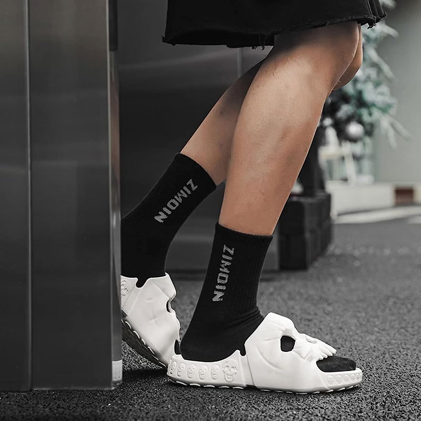 THATLILSHOP Skull Cloud Slippers