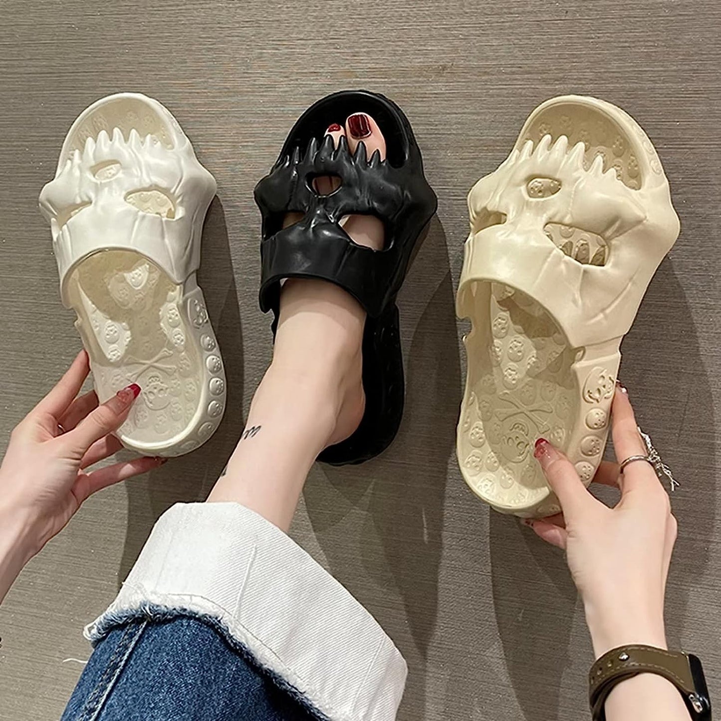 THATLILSHOP Skull Cloud Slippers