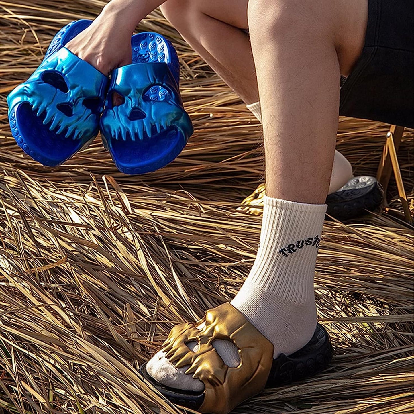 THATLILSHOP Skull Cloud Slippers